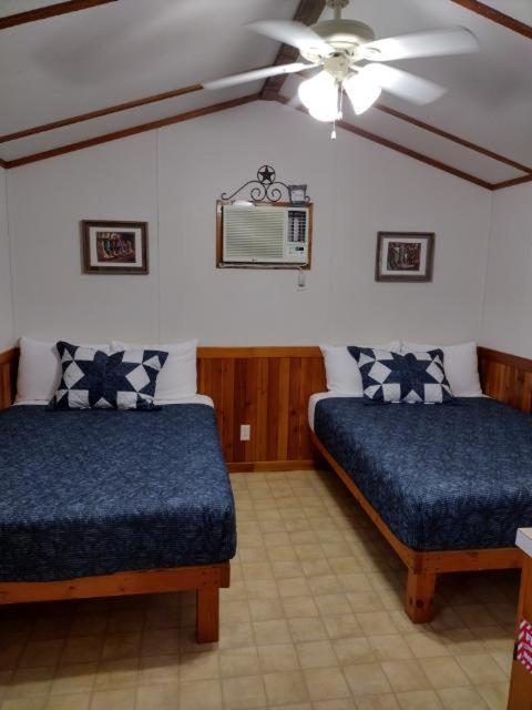 Top Of The Hill Rv Resort & Cabins Waring Eksteriør bilde
