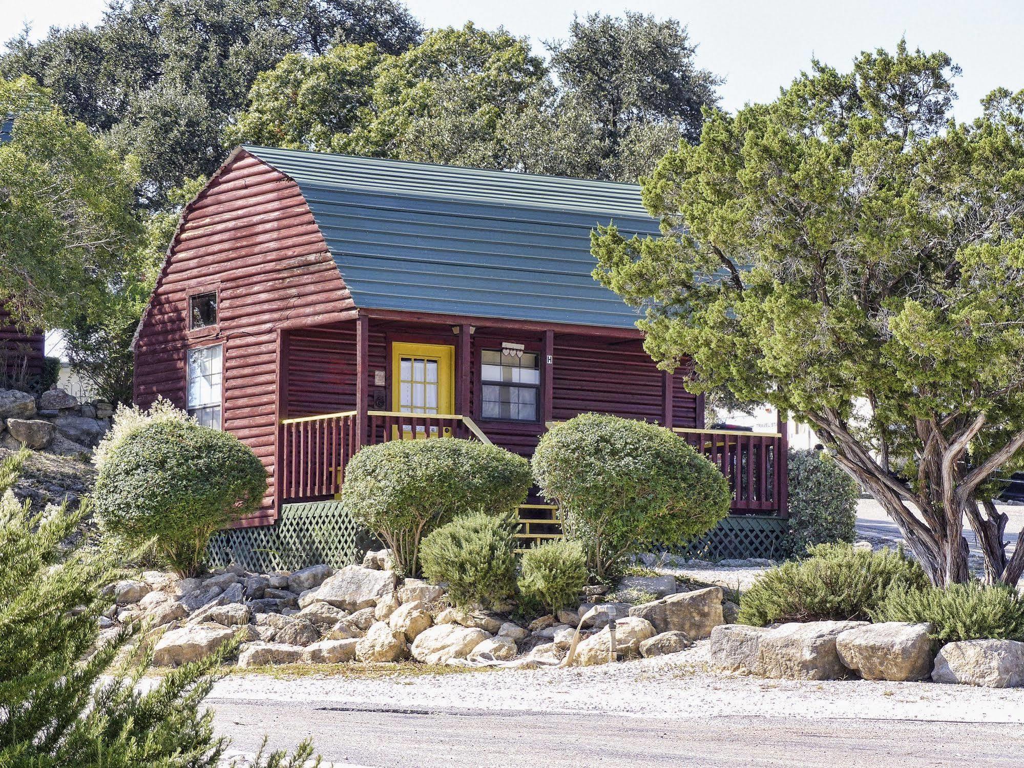 Top Of The Hill Rv Resort & Cabins Waring Eksteriør bilde