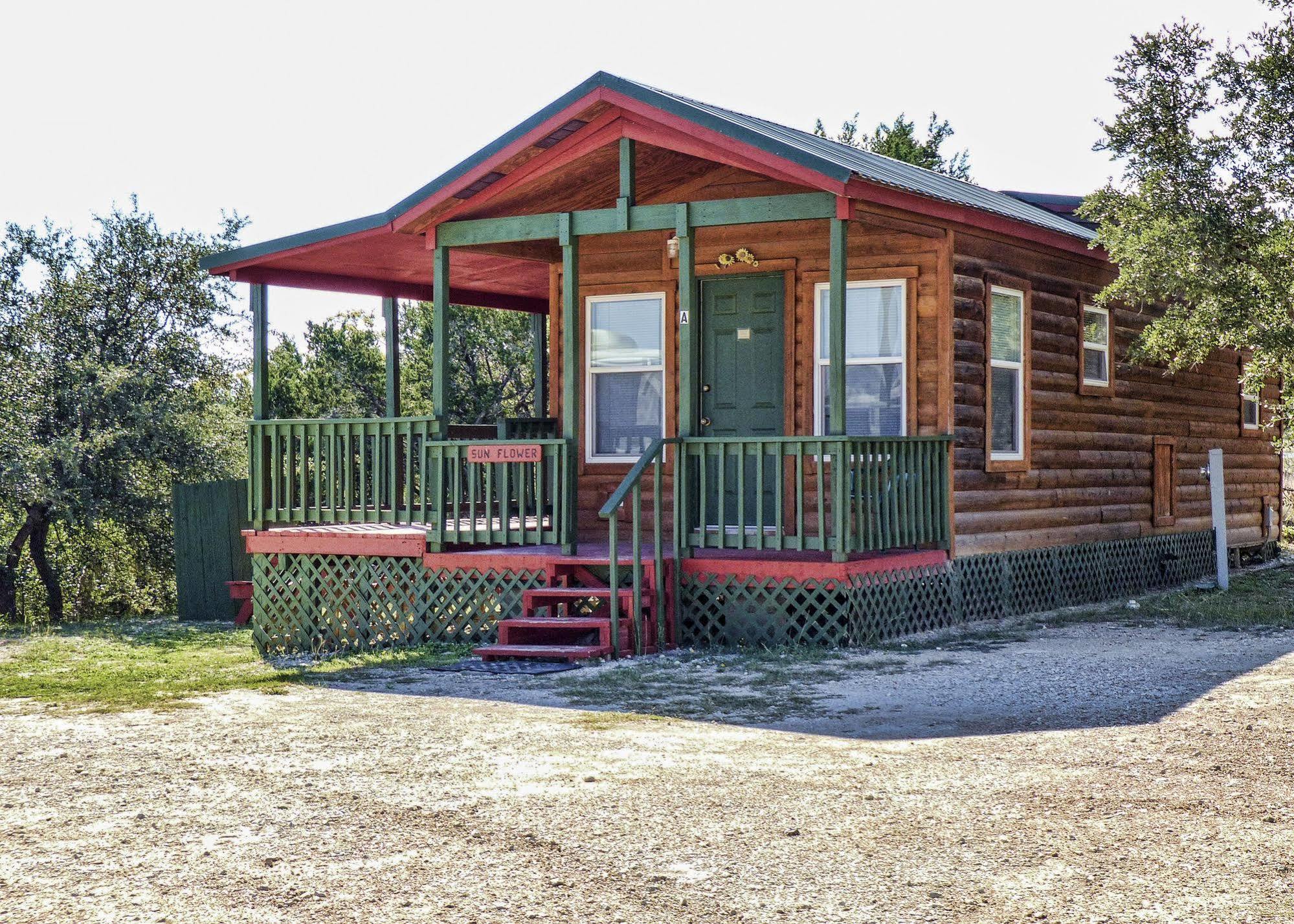 Top Of The Hill Rv Resort & Cabins Waring Eksteriør bilde